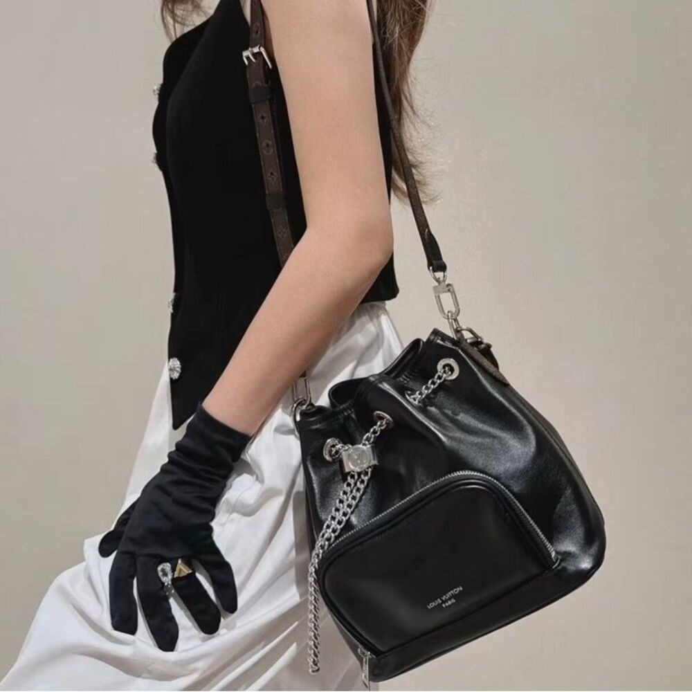 Louis Vuitton Women Pre-Loved Bag Very Good Condition - Picture 4 of 4
